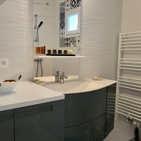 Bright T3 With Private Parking And 2 Terraces Appartamento Cenon